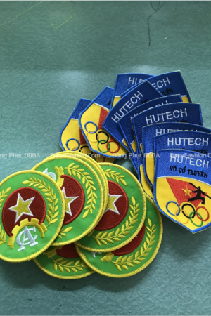 Thêu logo trường học, bệnh viện Thêu logo trường học, bệnh viện