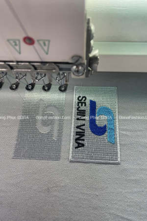 Thêu logo áo đồng phục bảo hộ Thêu logo áo đồng phục bảo hộ